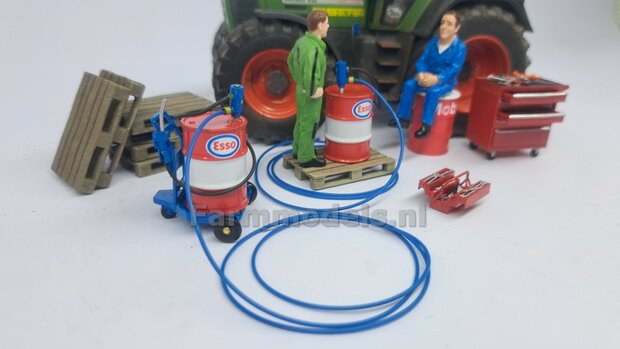 2x Zetor OLIEDRUMS + 3x losse doppen OLIEDRUMS Resin WIT GLANS gespoten geleverd + Zetor Pr&eacute;-Cut Decal stickersets 1:32