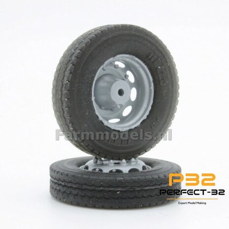 2x &Oslash; 33.8 x 7.8 mm: SMALL SUPER SINGLE 11R22.5  Velgen RESIN ZILVERGRIJS gespoten geleverd  1:32   PERFECT-32 P10