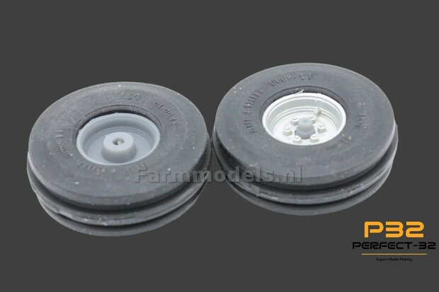 2x &Oslash; 30 x 10 mm: 2WD Three Rib Tire 11.00R16 Banden en As stompen RESIN BLANK  1:32   PERFECT-32 P23