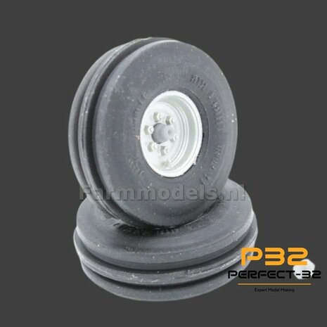 2x &Oslash; 30 x 10 mm: 2WD Three Rib Tire 11.00R16 Banden en As stompen RESIN. Velgen ALU-GRIJS Gespoten 1:32   PERFECT-32 P23