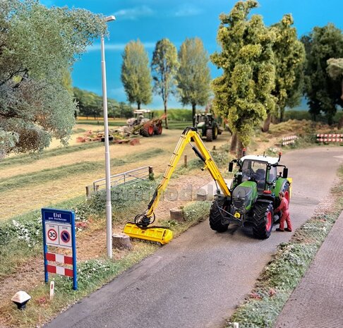 BOUWKIT: HERDER ECOMAAIER KMU Resin, BLANK geleverd incl Pr&eacute;-Cut Decal Stickers, snelwissel en ketting 1:32  