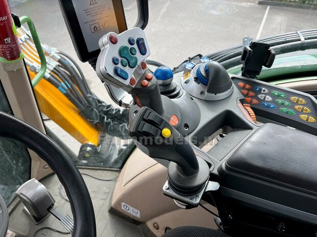 2x HERDER JOYSTICKS t.b.v. montage in cabine Materiaal: RESIN, BLANK geleverd  1:32  