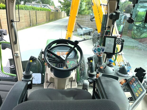 2x HERDER JOYSTICKS t.b.v. montage in cabine Materiaal: RESIN, BLANK geleverd  1:32  