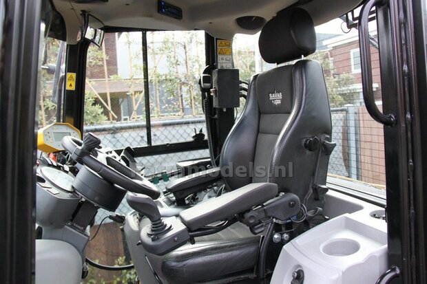 2x HERDER JOYSTICKS t.b.v. montage in cabine Materiaal: RESIN, BLANK geleverd  1:32  