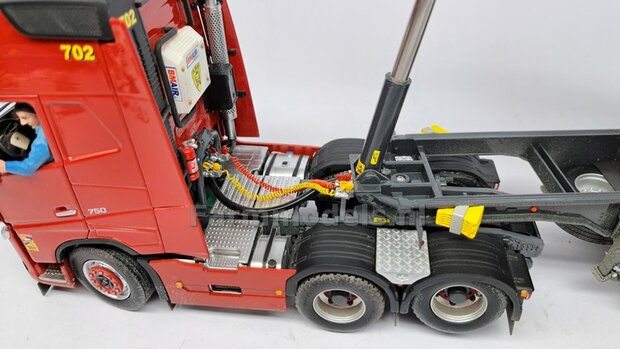 4x WABCO LUCHTKOPPELING met STOFKLEP, echt beweeg- &amp; koppelbaar Materiaal: RESIN BLANK Geleverd, geschikt voor &Oslash; 0.5mm luchtleidingen 1:32