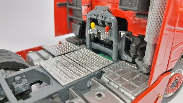 4x WABCO LUCHTKOPPELING + STOFKLEP, echt beweeg- &amp; koppelbaar Mat: Resin, ALUMINIUM + GEEL Geleverd, geschikt voor &Oslash; 0.5mm luchtleidingen 1:32