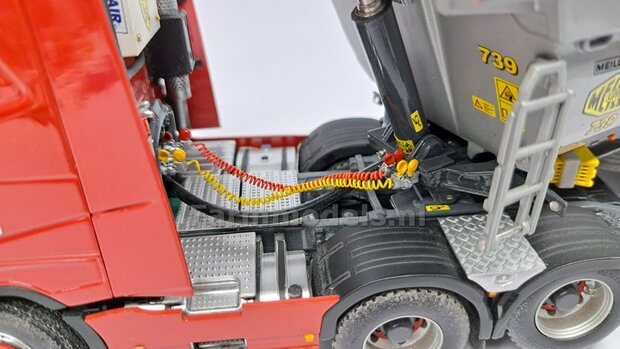 12x WABCO LUCHTKOPPELING + STOFKLEP, echt beweeg- &amp; koppelbaar Mat: Resin, ALUMINIUM + ROOD Geleverd, geschikt voor &Oslash; 0.5mm luchtleidingen 1:32