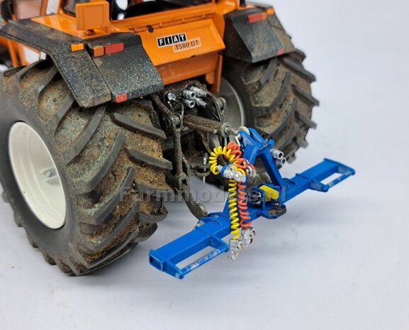 BOUWKIT: UITTRIJBOK REGENHASPEL met opties voor Hydrauliek- Lucht- &amp; Stroom aansluiting 3-Punt Bok Mat: Resin ROOD/GEEL &amp; ALU gespoten 1:32