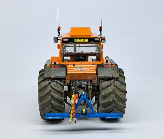 BOUWKIT: UITTRIJBOK REGENHASPEL met opties voor Hydrauliek- Lucht- &amp; Stroom aansluiting 3-Punt Bok Mat: Resin ROOD/GEEL &amp; ALU gespoten 1:32