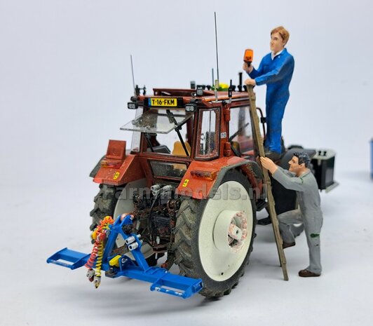 BOUWKIT: UITTRIJBOK REGENHASPEL met opties voor Hydrauliek- Lucht- &amp; Stroom aansluiting 3-Punt Bok Mat: Resin ROOD/GEEL &amp; ALU gespoten 1:32