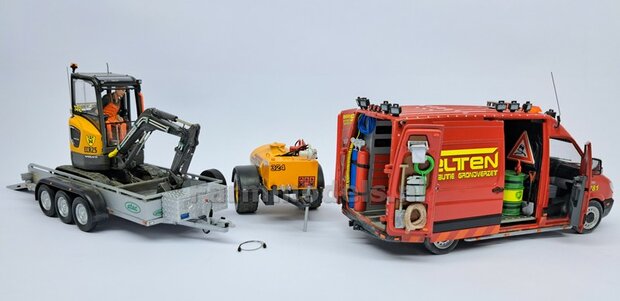 4x 13-Polige STEKKER + VERLICHTINGSKABEL  &Oslash; 0.3 mm Materiaal Resin, ZWART MATT Gespoten geleverd + &Oslash; 0.3 mm kabel  1:32 