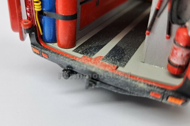 4x 13-Polige STEKKER + VERLICHTINGSKABEL  &Oslash; 0.3 mm Materiaal Resin, ZWART MATT Gespoten geleverd + &Oslash; 0.3 mm kabel  1:32 