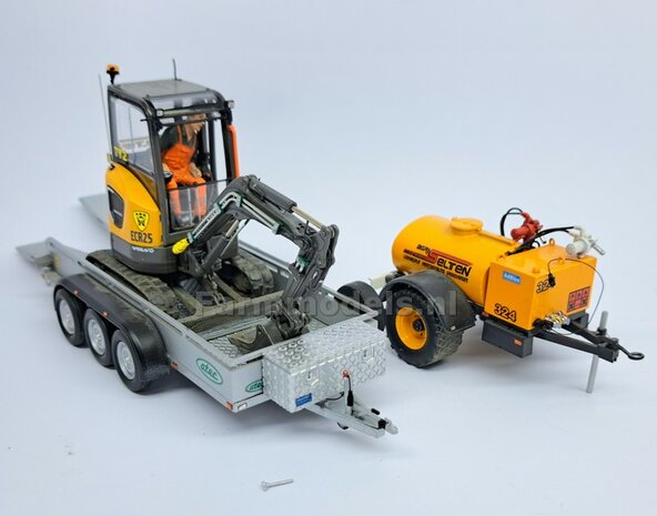 10x 13-Polige STEKKER + VERLICHTINGSKABEL  &Oslash; 0.3 mm Materiaal RESIN, BLANK Geleverd + &Oslash; 0.3 mm kabel  1:32 