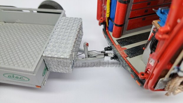 10x 13-Polige STEKKER + VERLICHTINGSKABEL  &Oslash; 0.3 mm Materiaal Resin, ZWART MATT Gespoten geleverd + &Oslash; 0.3 mm kabel  1:32 