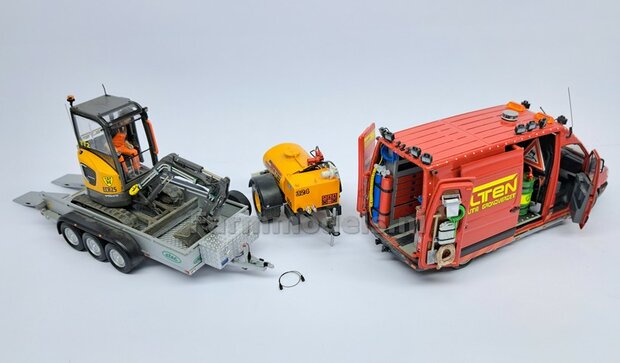 2x 13-Polige STEKKER + 2x  CONTRASTEKKER + 2x STOFKAPJE + VERLICHTINGSKABEL  &Oslash; 0.3 mm Materiaal RESIN, BLANK Geleverd + &Oslash; 0.3 mm kabel  1:32 