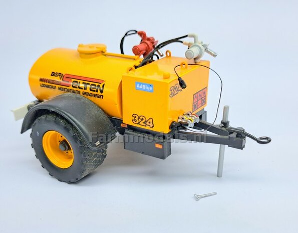 2x 13-Polige STEKKER + 2x  CONTRASTEKKER + 2x STOFKAPJE + VERLICHTINGSKABEL  &Oslash; 0.3 mm Materiaal RESIN, BLANK Geleverd + &Oslash; 0.3 mm kabel  1:32 