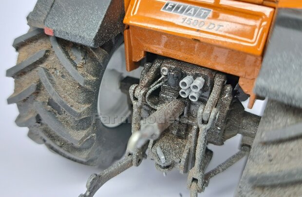 2x 13-Polige STEKKER &amp; 2x CONTACTDOOS  + 2x STOFKAPJE + VERLICHTINGSKABEL  &Oslash; 0.3 mm Materiaal RESIN, BLANK Geleverd + &Oslash; 0.3 mm kabel  1:32 