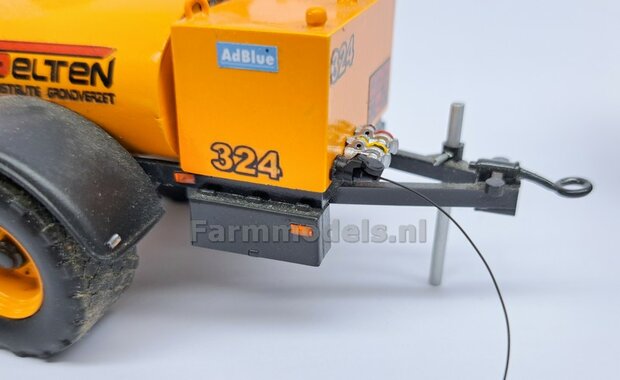 2x 13-Polige STEKKER &amp; 2x CONTACTDOOS  + KAPJE + VERLICHTINGSKABEL  &Oslash; 0.3 mm Mat: Resin ZWART MATT gespoten geleverd + &Oslash; 0.3 mm kabel  1:32 