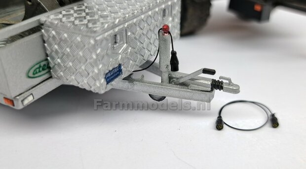 2x 13-Polige STEKKER &amp; 2x CONTACTDOOS  + KAPJE + VERLICHTINGSKABEL  &Oslash; 0.3 mm Mat: Resin ZWART MATT gespoten geleverd + &Oslash; 0.3 mm kabel  1:32 