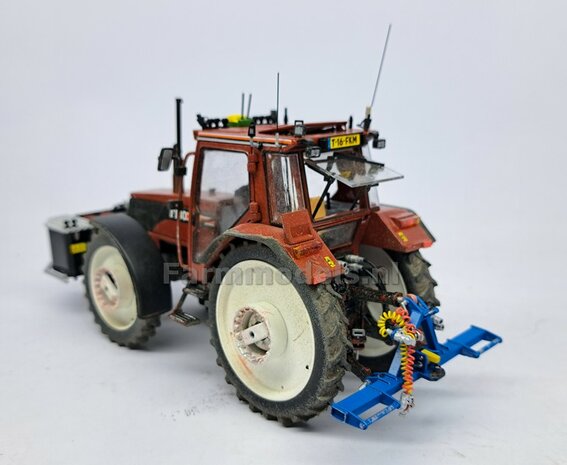 BOUWKIT: UITTRIJBOK REGENHASPEL met opties voor Hydrauliek- Lucht- &amp; Stroom aansluiting 3-Punt Bok Mat: Resin BLAUW/GEEL &amp; ALU gespoten 1:32