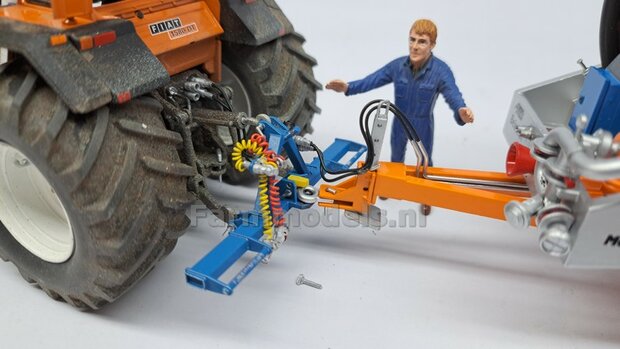 BOUWKIT: UITTRIJBOK REGENHASPEL met opties voor Hydrauliek- Lucht- &amp; Stroom aansluiting 3-Punt Bok Mat: Resin BLAUW/GEEL &amp; ALU gespoten 1:32