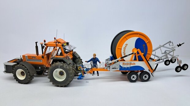 BOUWKIT: UITTRIJBOK REGENHASPEL met opties voor Hydrauliek- Lucht- &amp; Stroom aansluiting 3-Punt Bok Mat: Resin BLAUW/GEEL &amp; ALU gespoten 1:32