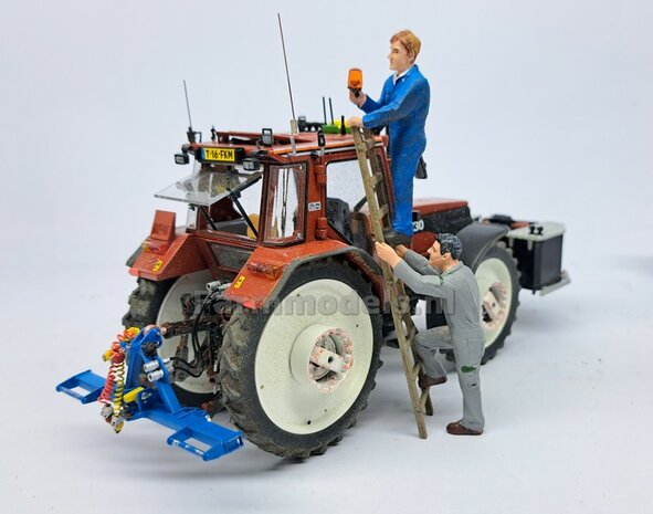 BOUWKIT: UITTRIJBOK REGENHASPEL met opties voor Hydrauliek- Lucht- &amp; Stroom aansluiting 3-Punt Bok Mat: Resin BLAUW/GEEL &amp; ALU gespoten 1:32