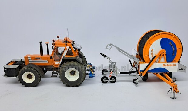 BOUWKIT: UITTRIJBOK REGENHASPEL met opties voor Hydrauliek- Lucht- &amp; Stroom aansluiting 3-Punt Bok Mat: Resin BLAUW/GEEL &amp; ALU gespoten 1:32