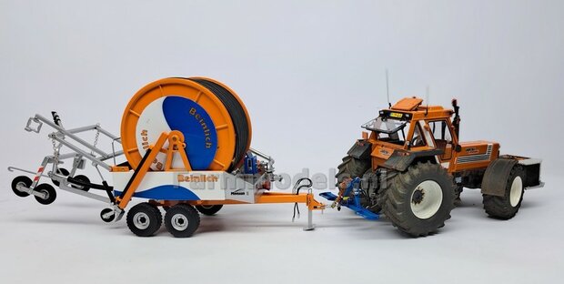 BOUWKIT: UITTRIJBOK REGENHASPEL met opties voor Hydrauliek- Lucht- &amp; Stroom aansluiting 3-Punt Bok Mat: Resin BLAUW/GEEL &amp; ALU gespoten 1:32