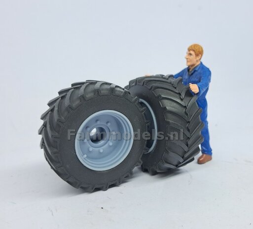 &Oslash; 47,3 mm: FIAT 1580/ 160-90 van ROS: 2x VOORAS Banden met RESIN 8 GAATS-Velgen BLANK geleverd  1:32   Farmmodels Custom Line Series  