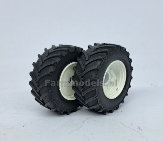 &Oslash; 47,3 mm: FIAT 1580/ 160-90 van ROS: 2x VOORAS Banden met RESIN 8 GAATS-Velgen NH-FIAT WIT Gespoten geleverd  1:32  Custom Line Series  