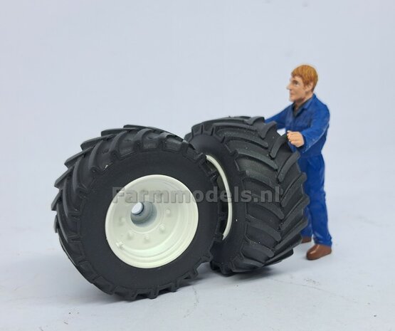 &Oslash; 47,3 mm: FIAT 1580/ 160-90 van ROS: 2x VOORAS Banden met RESIN 8 GAATS-Velgen NH-FIAT WIT Gespoten geleverd  1:32  Custom Line Series  