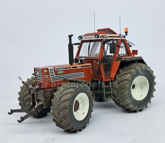 &Oslash; 58.5 mm: FIAT 1580/ 160-90 van ROS: 2x ACHTERAS Banden met RESIN 8 GAATS-Velgen NH/ FIAT WIT gespoten geleverd  1:32   Farmmodels Custom Line Series  