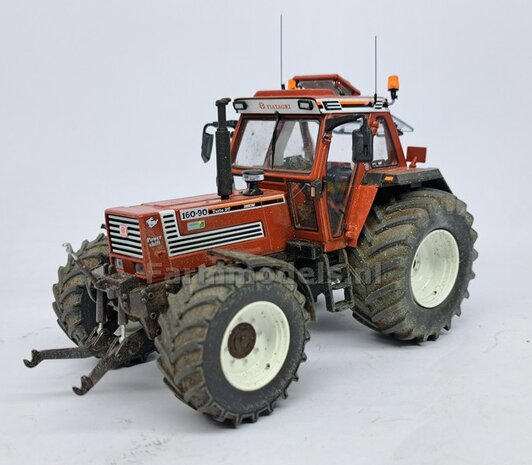 2x ACHTERAS SPATBORDEN 7.7mm breed t.b.v. FIAT 1580/ 160-90 van ROS:    Materiaal Resin ZWART MATT Gespoten geleverd  1:32  