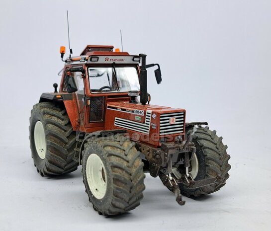 2x ACHTERAS SPATBORDEN 7.7mm breed t.b.v. FIAT 1580/ 160-90 van ROS:    Materiaal Resin ZWART MATT Gespoten geleverd  1:32  