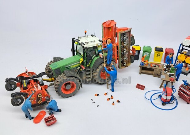 1x ZWAAILAMPEN V9  = 1x Zwaailamphuis/houder + 1x afdekkap VERSIE 9, geschikt voor montage op &Oslash; 1mm steun 1:32  APRIL LEVERBAAR/ AVAILABLE