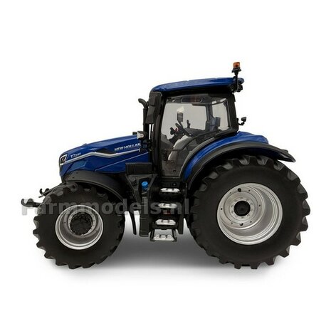 New Holland T7.210 Dynamic blue 2026 + FREE GIFT VOORRUIT STICKER SET 1:32 UNIVERSAL HOBBIES   6810       
