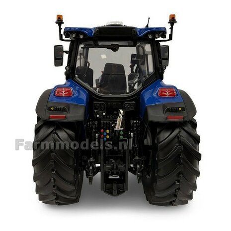 New Holland T7.210 Dynamic blue 2026 + FREE GIFT VOORRUIT STICKER SET 1:32 UNIVERSAL HOBBIES   6810       