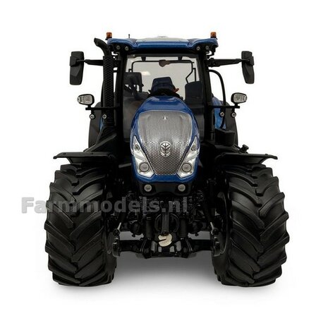 New Holland T7.225 Blue Power 2026 + FREE GIFT VOORRUIT STICKER SET 1:32 UNIVERSAL HOBBIES   7201    