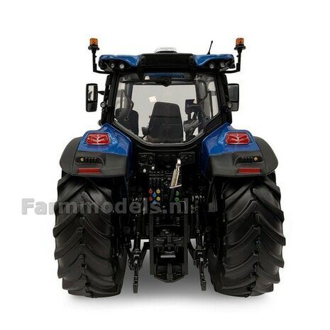 New Holland T7.225 Blue Power 2026 + FREE GIFT VOORRUIT STICKER SET 1:32 UNIVERSAL HOBBIES   7201    