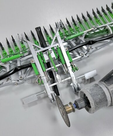 BOUWKIT: KOPPELBOK Resin ALUMINIUM Gespoten + 2x CILINDER + 6x Montage nagels  t.b.v. koppelen Joskin Pendislide met VEENHUIS Mesttank UH 1:32