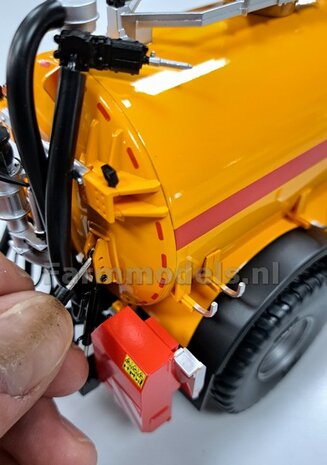 BOUWKIT: KOPPELBOK Resin ALUMINIUM Gespoten + 2x CILINDER + 6x Montage nagels  t.b.v. koppelen Joskin Pendislide met VEENHUIS Mesttank UH 1:32