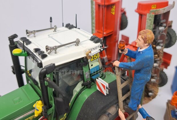 2x AFDEK-/ BESCHERM DOPJES t.b.v. ZWAAILAMPSTEUN passen op  &Oslash; 1mm steun. Materiaal: Resin ZWART gespoten geleverd 1:32  