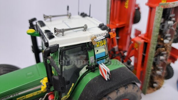 10x AFDEK-/ BESCHERM DOPJES t.b.v. ZWAAILAMPSTEUN passen op  &Oslash; 1mm steun. Materiaal: Resin ZWART gespoten geleverd 1:32 