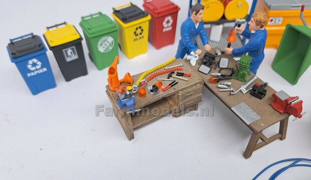 10x ZWAAILAMPEN V7  = 10x Zwaailamphuis/houder + 10x afdekkap VERSIE 7, geschikt voor montage op &Oslash; 1mm steun 1:32  