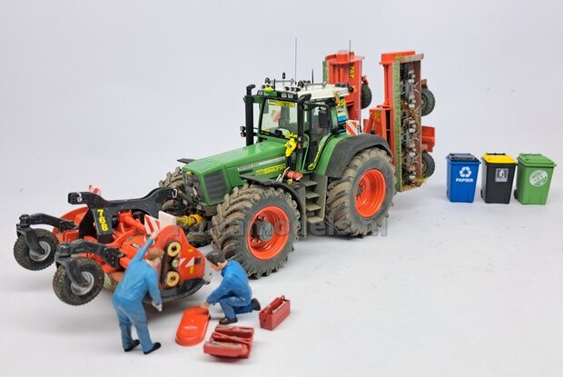 10x ZWAAILAMPEN V7  = 10x Zwaailamphuis/houder + 10x afdekkap VERSIE 7, geschikt voor montage op &Oslash; 1mm steun 1:32  