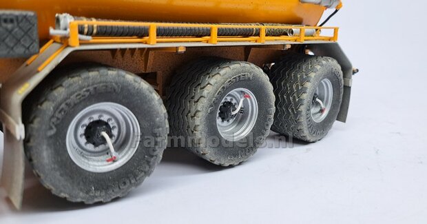&Oslash; 46.8 mm: 2x Vredestein Flotation Pro Banden met ZWART GLANS gespoten Velgen  1:32   Farmmodels Premium Line Series  