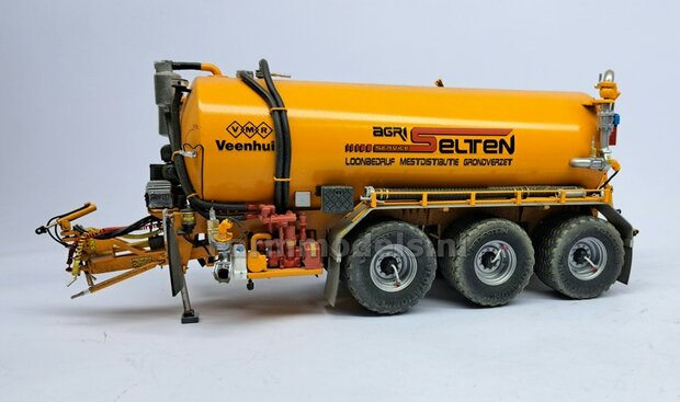 &Oslash; 46.8 mm: 2x Vredestein Flotation Pro Banden met ZWART GLANS gespoten Velgen  1:32   Farmmodels Premium Line Series  