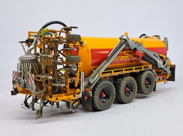 &Oslash; 46.8 mm: 2x Vredestein Flotation Pro Banden met ZWART GLANS gespoten Velgen  1:32   Farmmodels Premium Line Series  