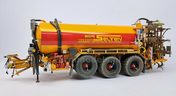 &Oslash; 46.8 mm: 2x Vredestein Flotation Pro Banden met ZWART GLANS gespoten Velgen  1:32   Farmmodels Premium Line Series  